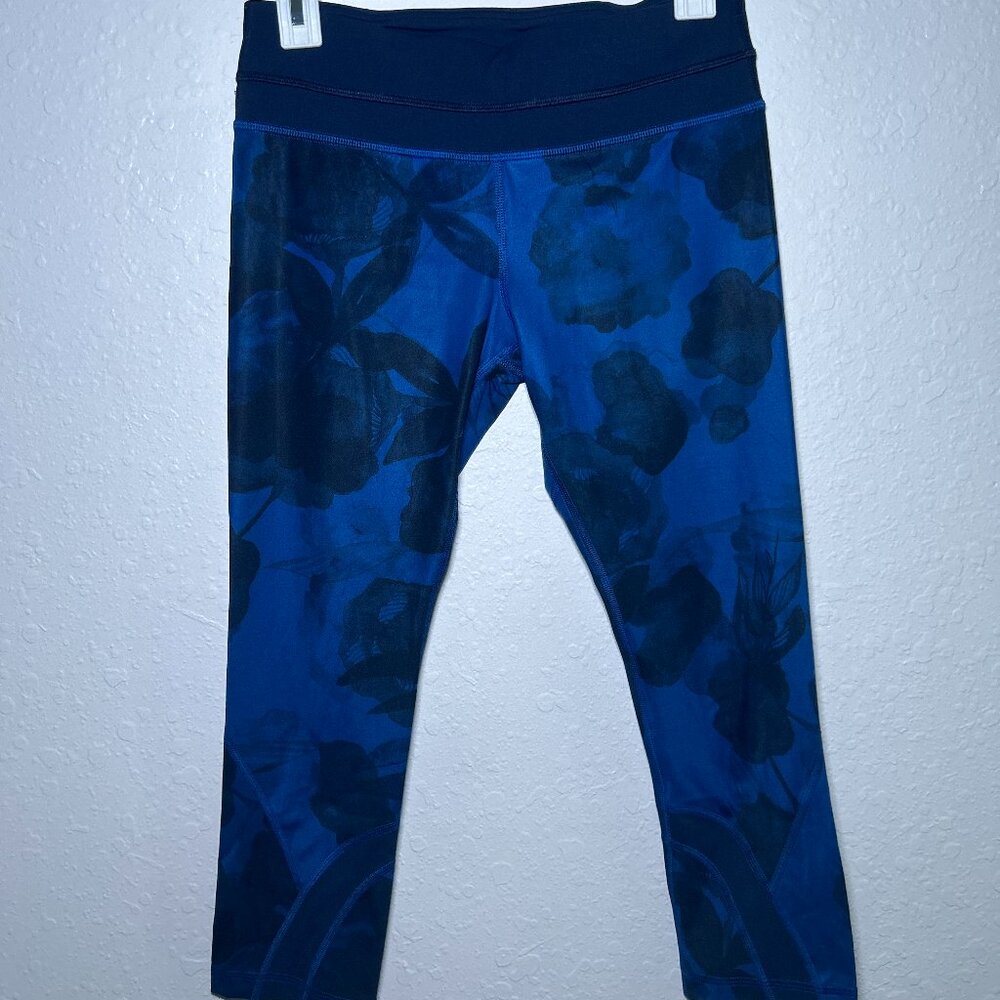 Lululemon Wunder Under Crop Jumbo Inky Blue Black Floral Legging Capri, Size 6